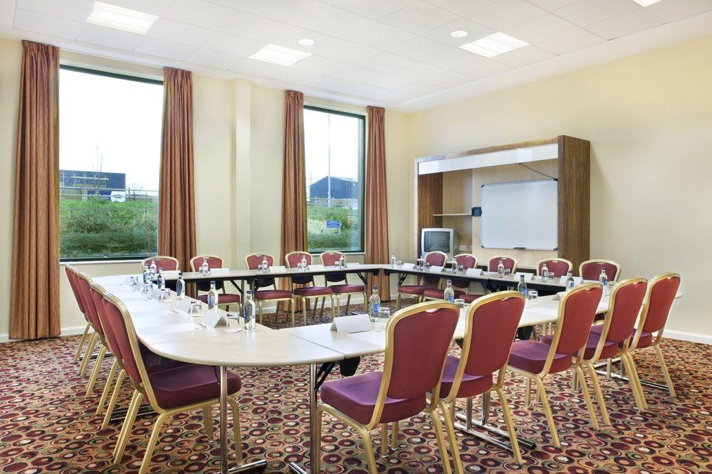 Holiday Inn Express Antrim By Ihg מראה חיצוני תמונה