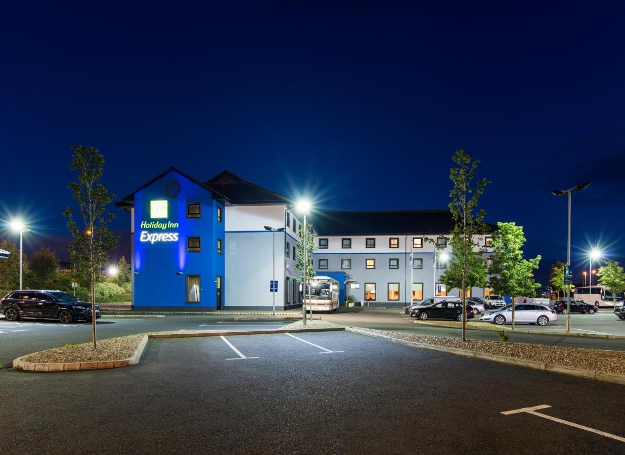 Holiday Inn Express Antrim By Ihg מראה חיצוני תמונה