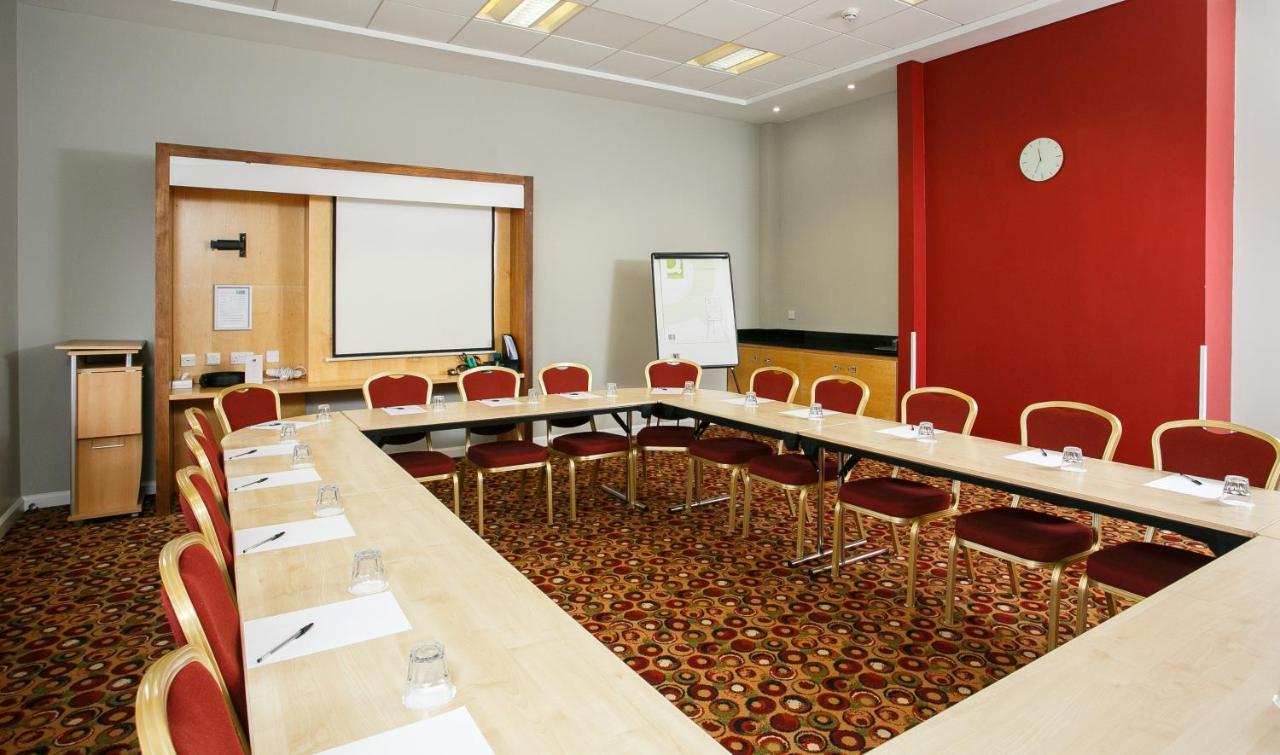 Holiday Inn Express Antrim By Ihg מראה חיצוני תמונה