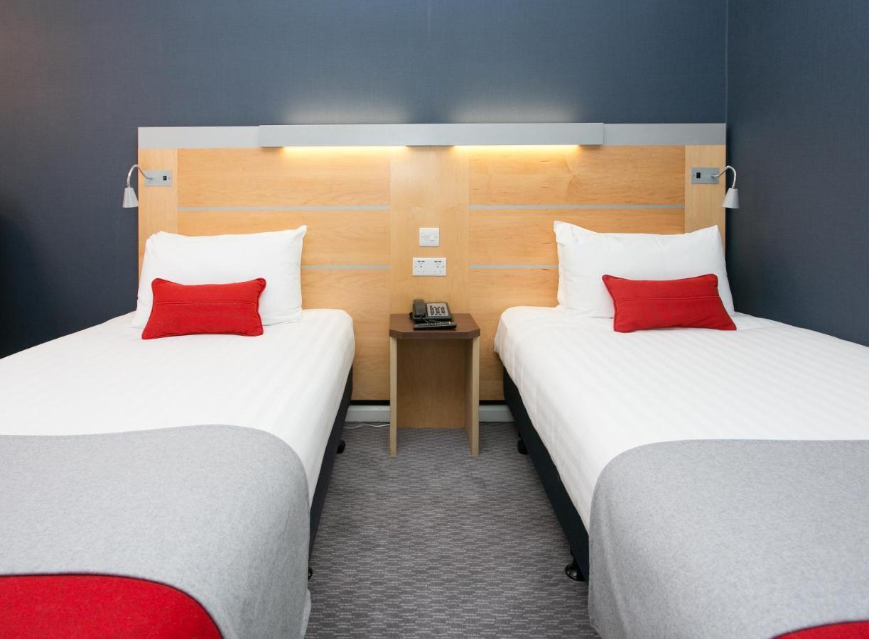Holiday Inn Express Antrim By Ihg מראה חיצוני תמונה