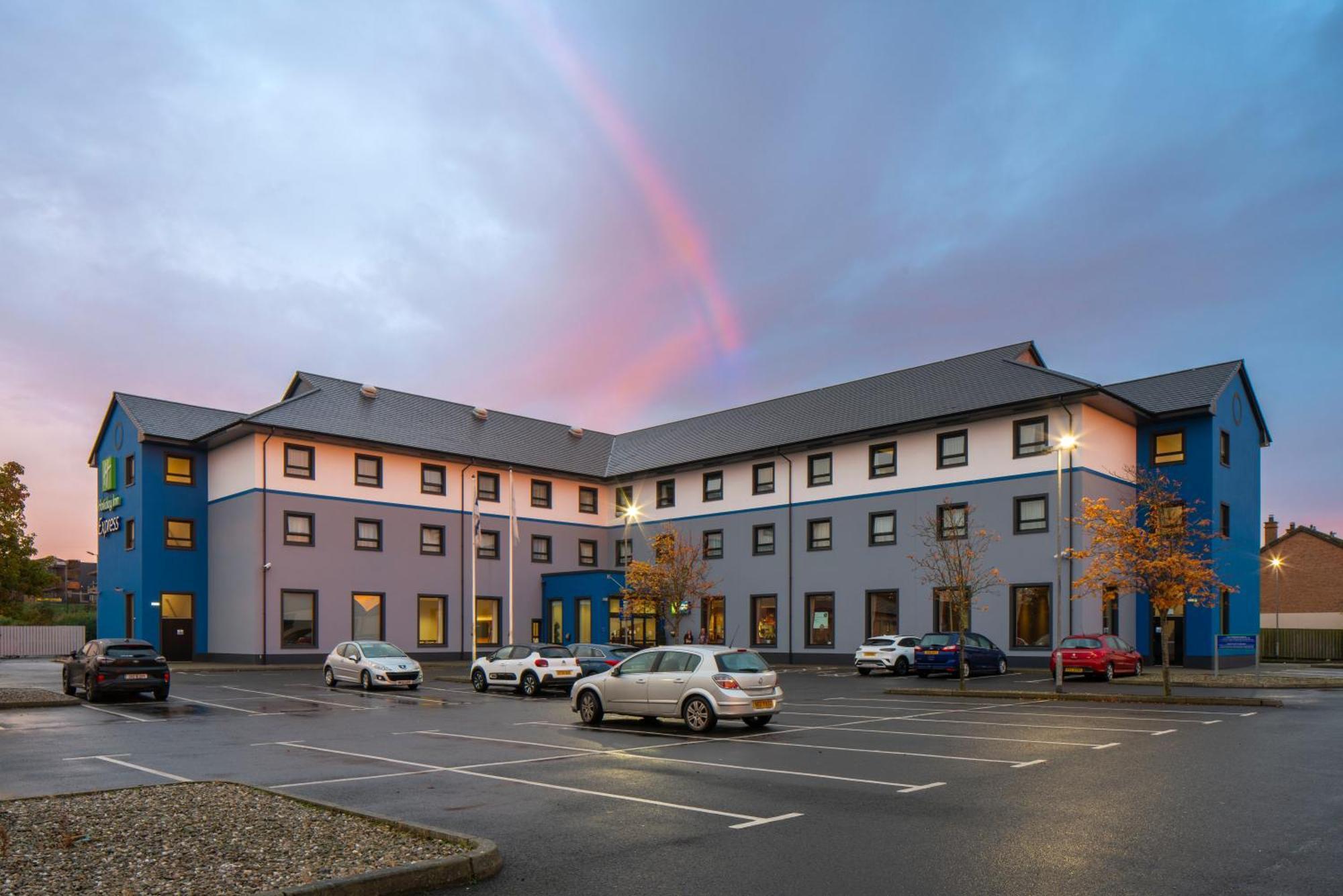 Holiday Inn Express Antrim By Ihg מראה חיצוני תמונה