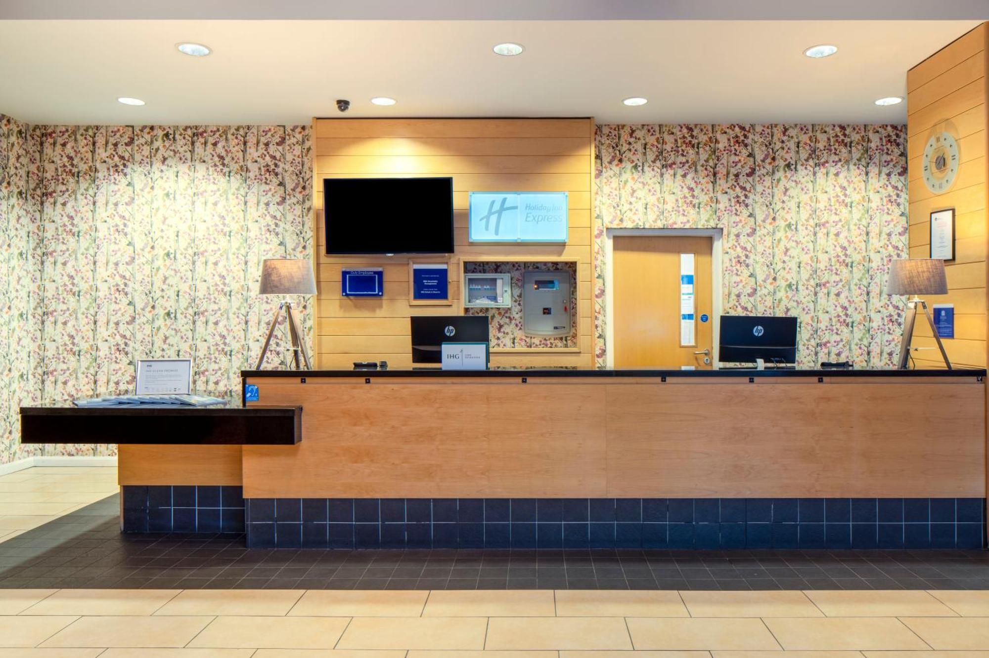 Holiday Inn Express Antrim By Ihg מראה חיצוני תמונה