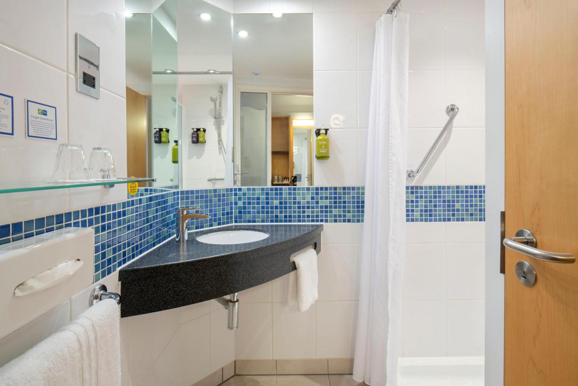Holiday Inn Express Antrim By Ihg מראה חיצוני תמונה