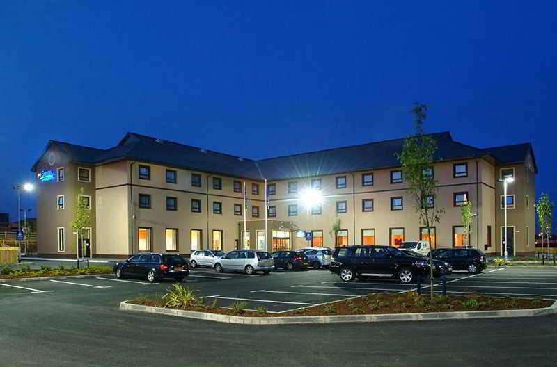Holiday Inn Express Antrim By Ihg מראה חיצוני תמונה