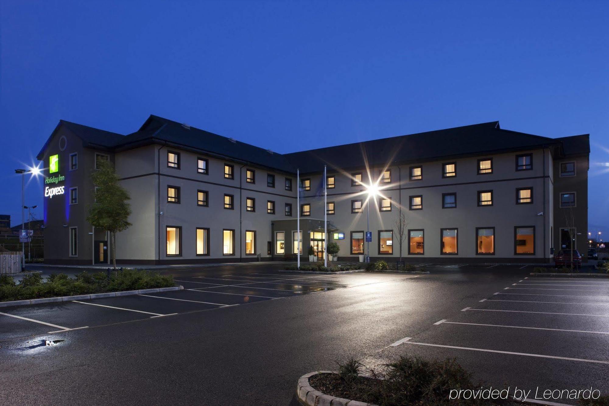Holiday Inn Express Antrim By Ihg מראה חיצוני תמונה
